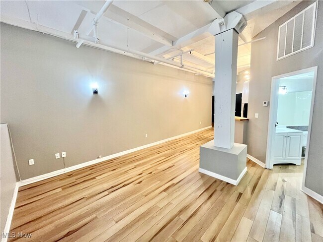 Foto del edificio - 1133 W 9th St