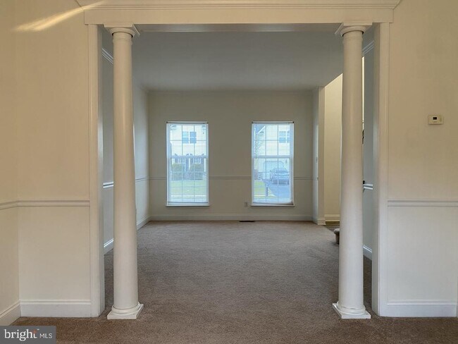 Foto del edificio - 30 White Birch Blvd