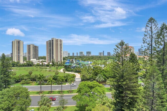 Foto del edificio - 20100 W Country Club Dr