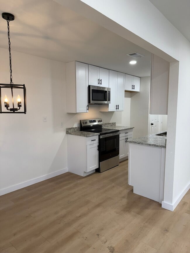 Dining Area - 308 E Bourn St