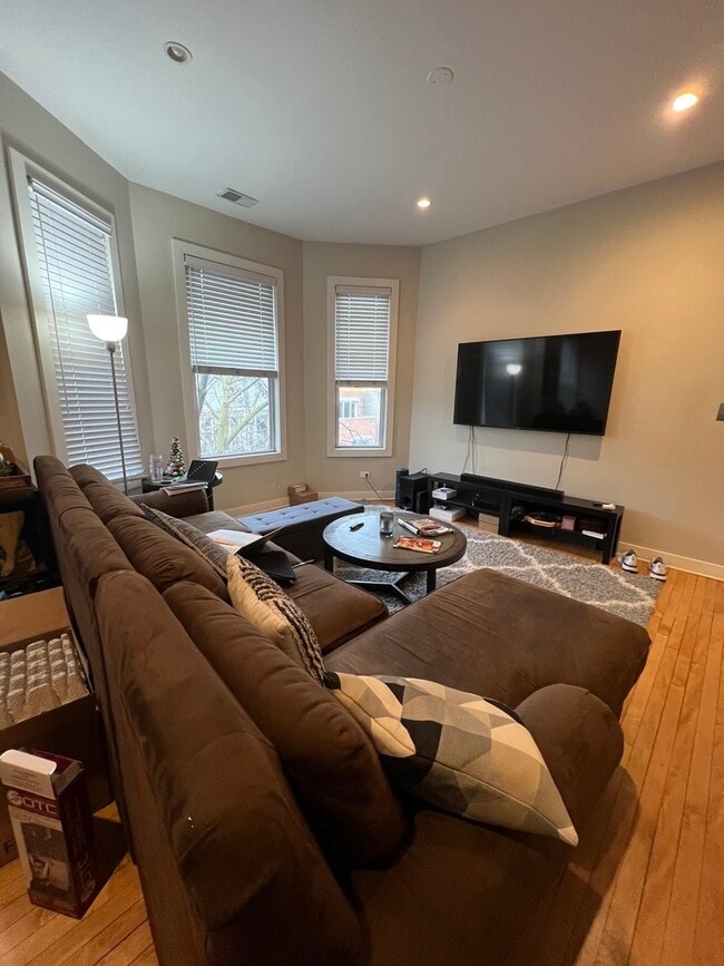 Foto del edificio - 2780 N Kenmore Ave