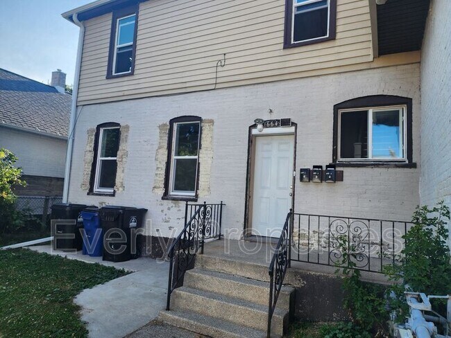 Foto del edificio - 1664 N Wisconsin St