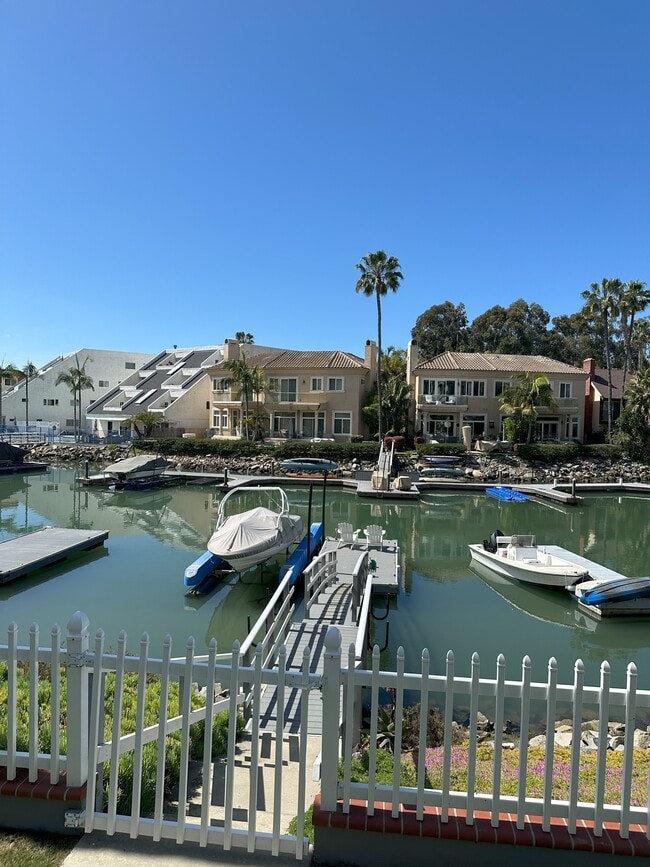 Muelle para barcos en el patio trasero - 4659 Park Dr