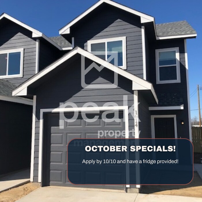 Foto principal - $1,549! Stylish 2BR Townhome with 15 Minut...
