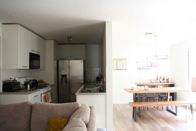 kitchen - 2121 Beloit Ave