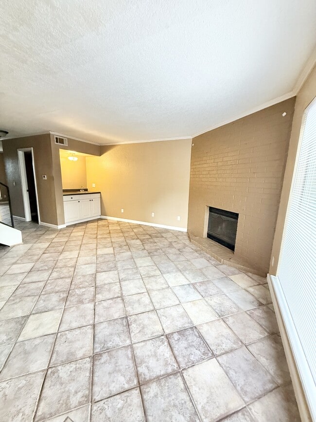 Building Photo - 1334 Eastgate Dr
