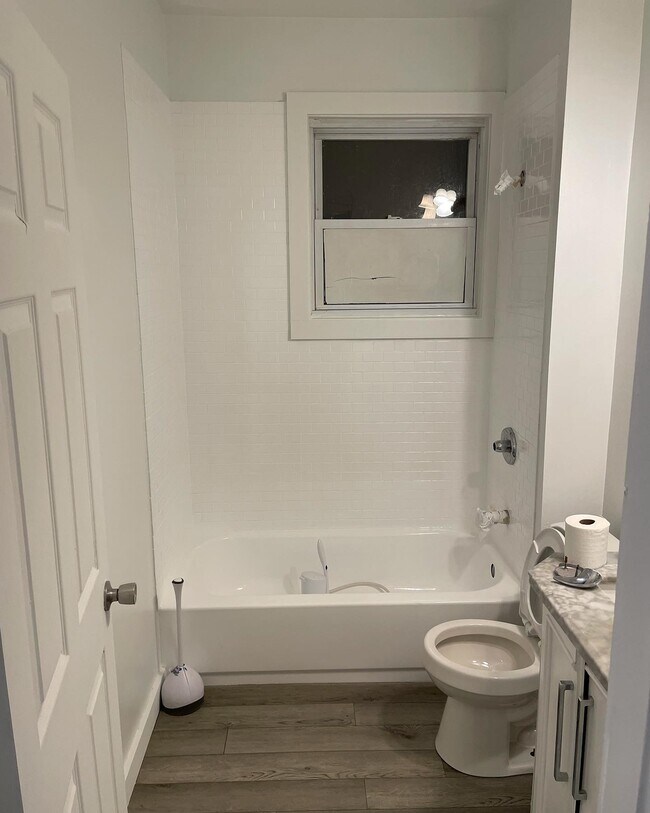 bathroom - 31 White St