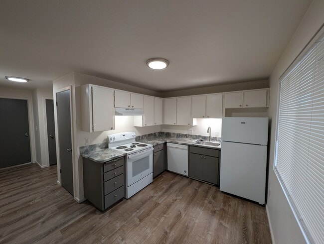 Building Photo - 1212-1214 E Boyd Ave