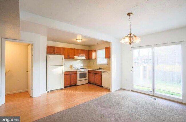 Foto del edificio - This Beautiful 3 bedroom home has a finish...