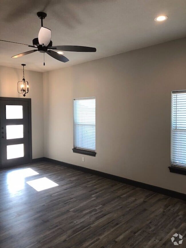 Building Photo - 7369 Southern Belle Cir