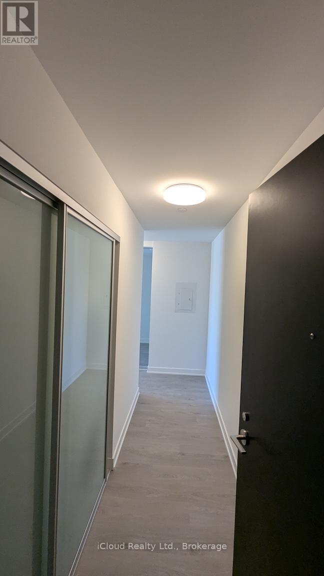 Photo du bâtiment - 120 Broadway Ave