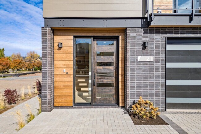 Foto del edificio - 4Bed 3.5 Bath - Views - Studio