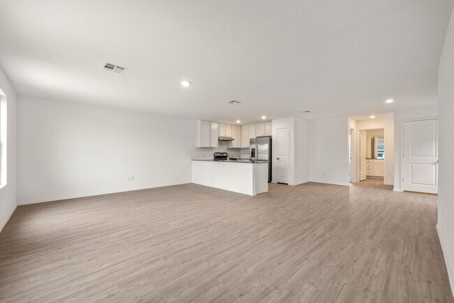 Building Photo - Charming 4BR/2BA in St. Hedwig – Open Floo...