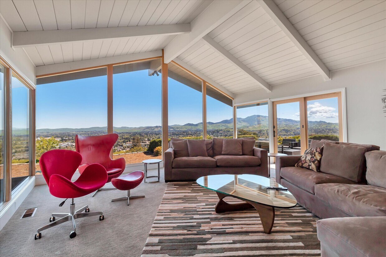 Foto principal - 111 Hilltop Crescent