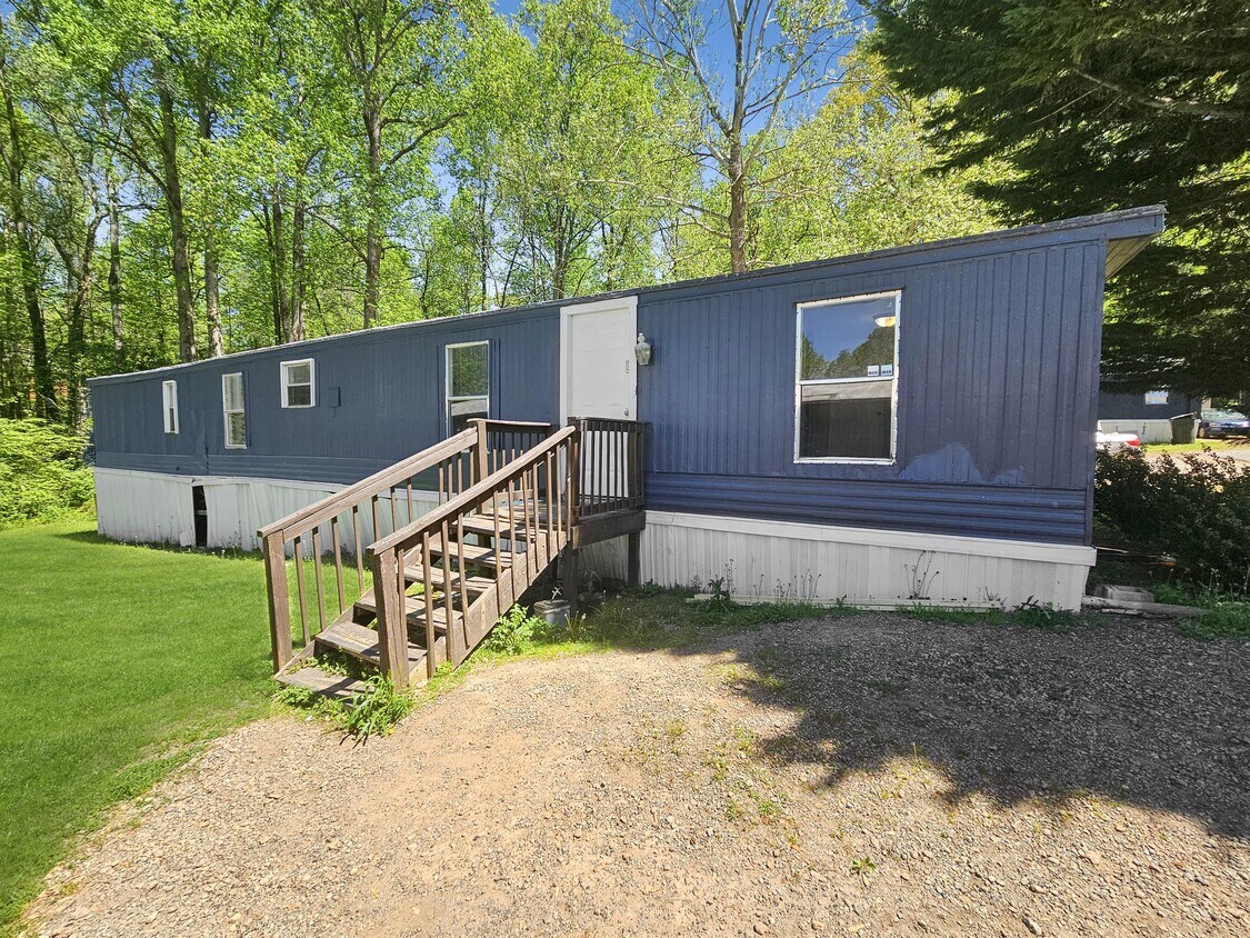 Primary Photo - 412 McElhaney Rd