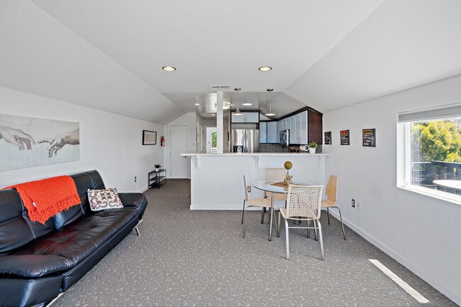 Building Photo - 1051 De Haro St