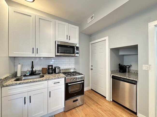 Foto del edificio - 1624 W Beach Ave