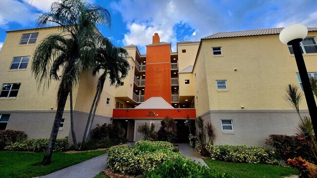 Building Photo - 8205 Lake Dr