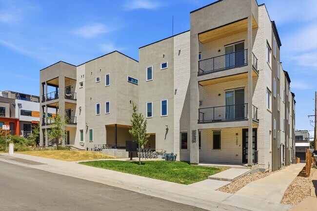 Foto del edificio - $2,745.95, 2-bed, 2.5 bath, located in Denver with a Rooftop Patio