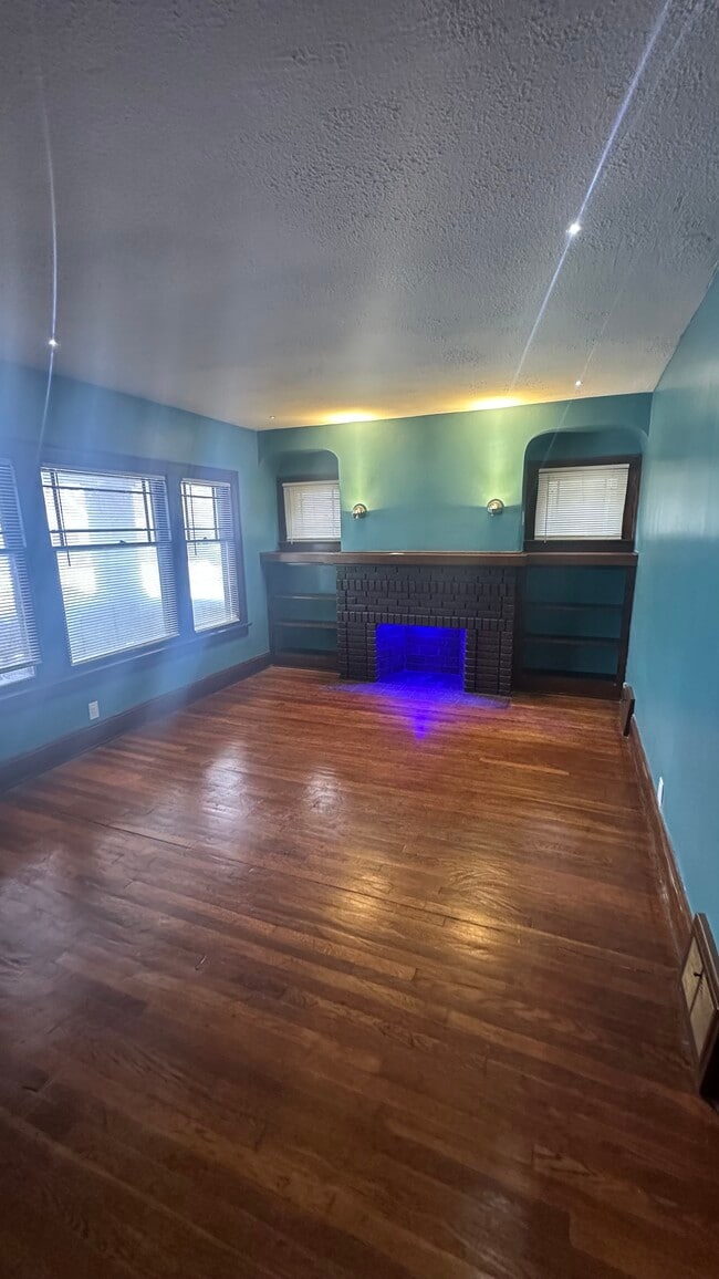 Building Photo - 471 E 147th St