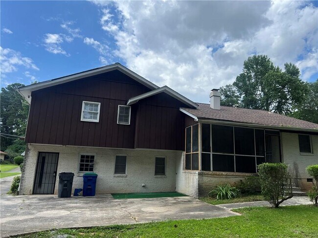 Building Photo - 5580 Scofield Rd