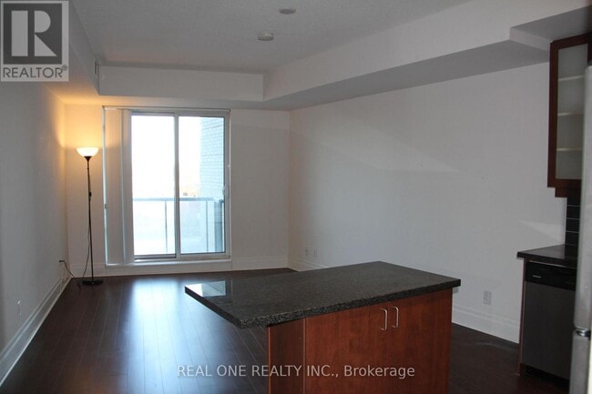 Building Photo - 111-111 Upper Duke Crescent