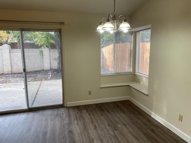 Building Photo - Antelope Highlands 3 Bdrm, 2 Bath!