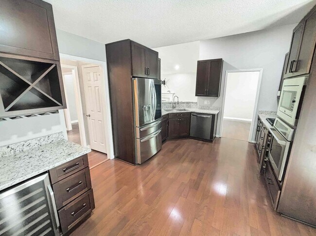 Building Photo - 3029 Vineyard Way