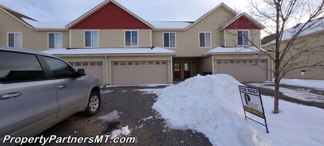 Building Photo - Very Nice 3 Bed 2.5 Bath Town house in Riv...