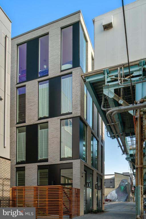 Building Photo - 1822 N Front St