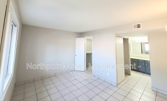 Building Photo - 3993 N Campbell Ave