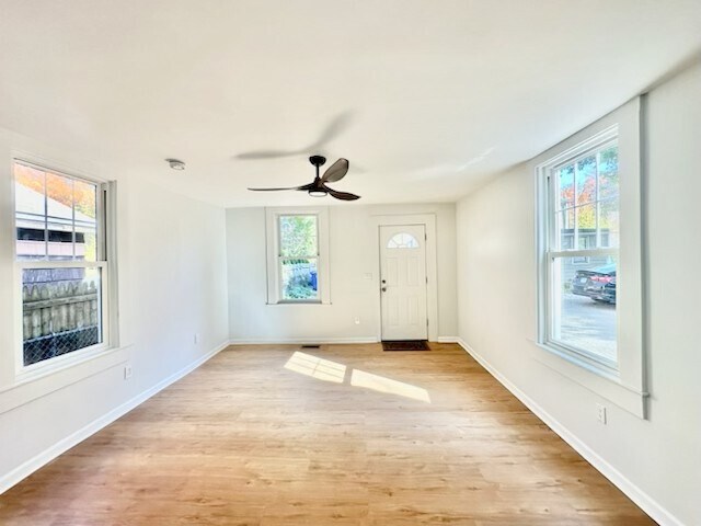 Sala de estar - 1491 Elm St