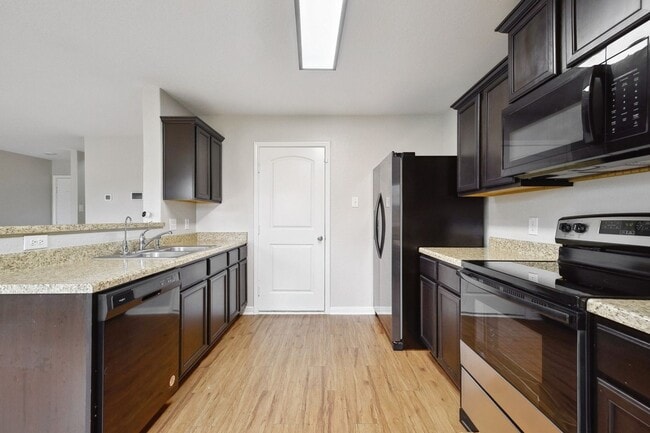 Building Photo - Charming 3BR 2.5Bath Home for Rent