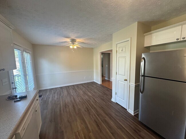 Foto del edificio - 3222 Briarhill Ct