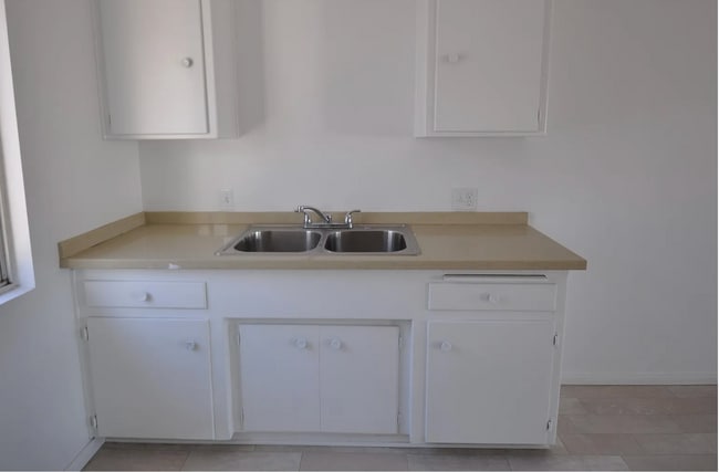 Building Photo - 327 E Navilla Pl