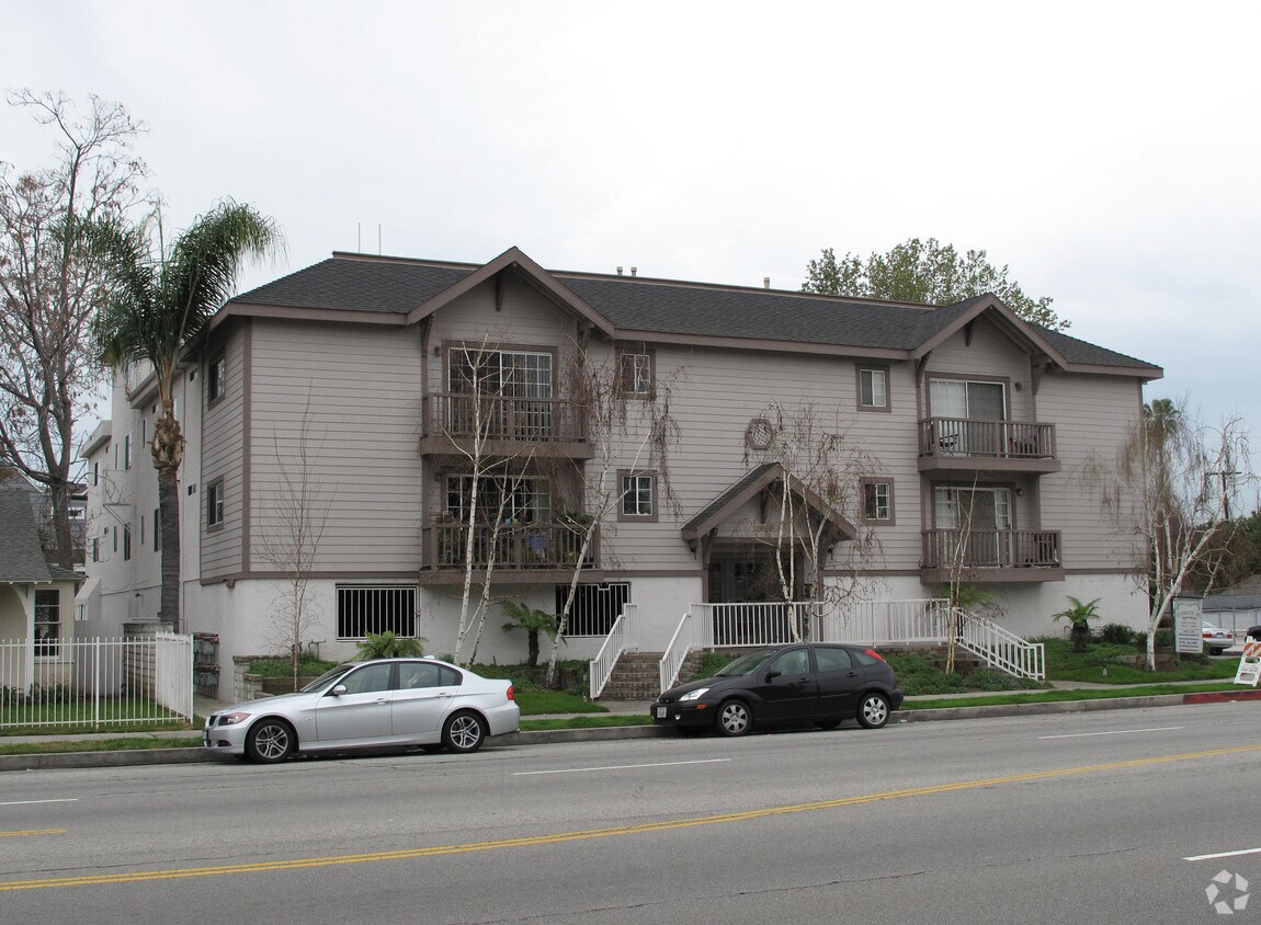 Building Photo - 11956 Riverside Dr