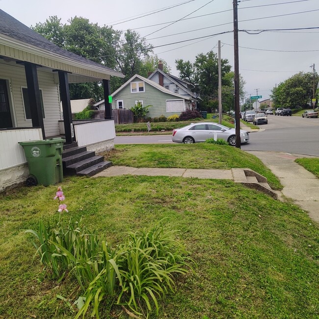 Building Photo - 1302 Daviess St