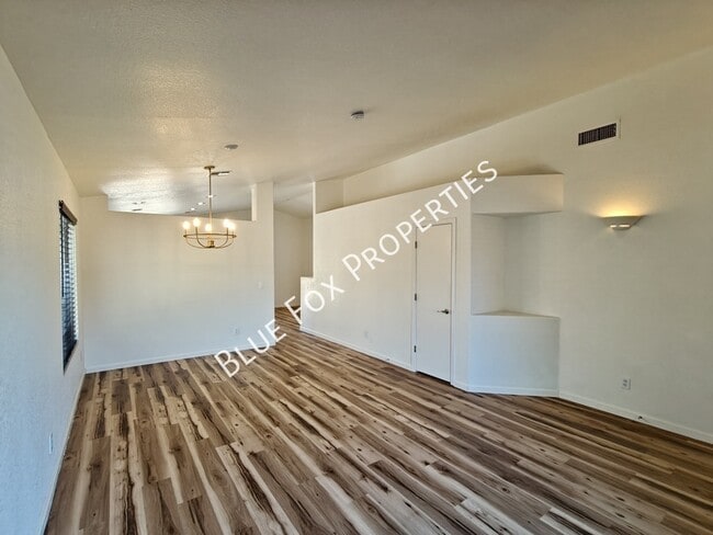 Building Photo - 600 E River Walk Dr