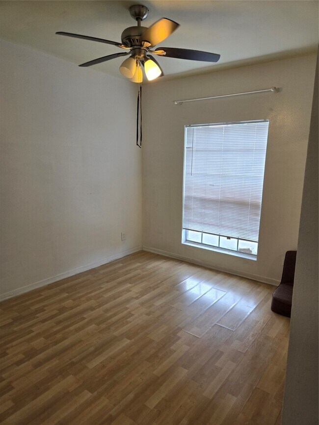 Foto del edificio - 6500 Harbor Town Dr