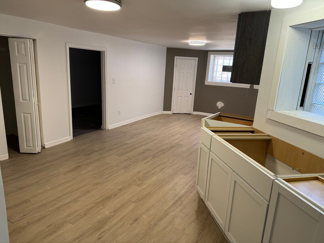 Living Room - 736 N Homan Ave