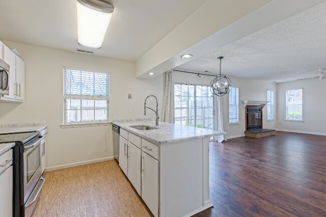 Building Photo - !!!WOW!!! Townhome in Virginia Beach