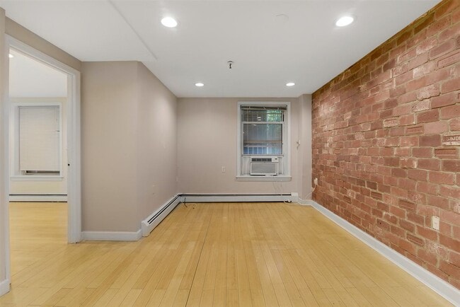 Building Photo - 319 Barrow St