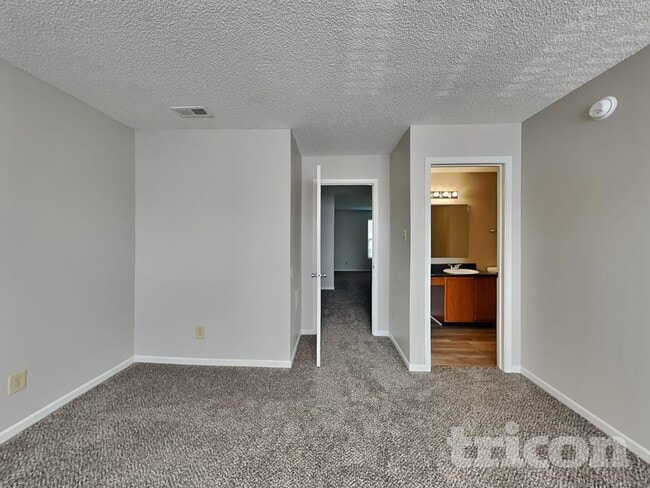 Building Photo - 2168 Olympia Dr