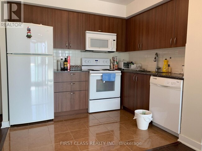 Photo du bâtiment - 5740 Yonge St