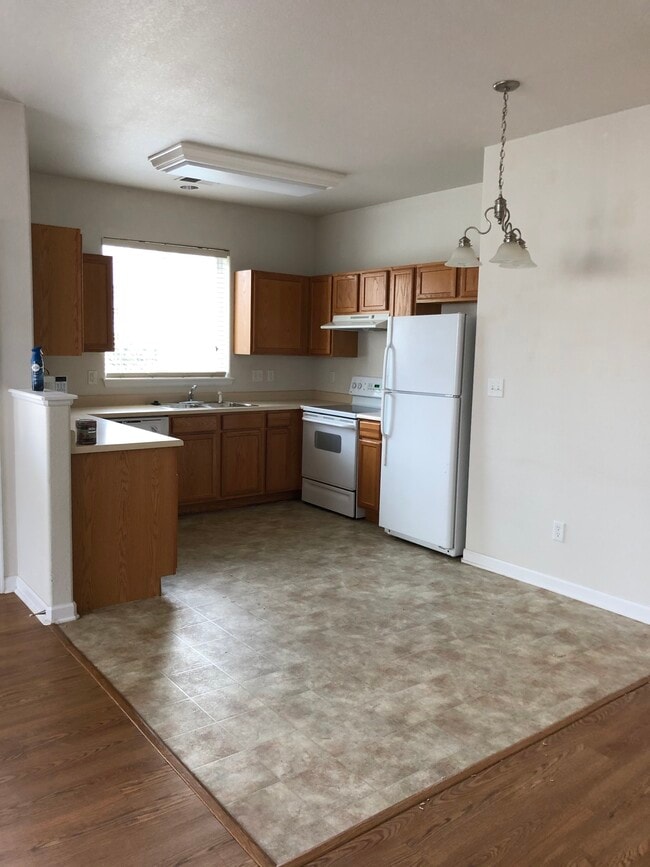 Kitchen - 3752 Ponderosa Ct