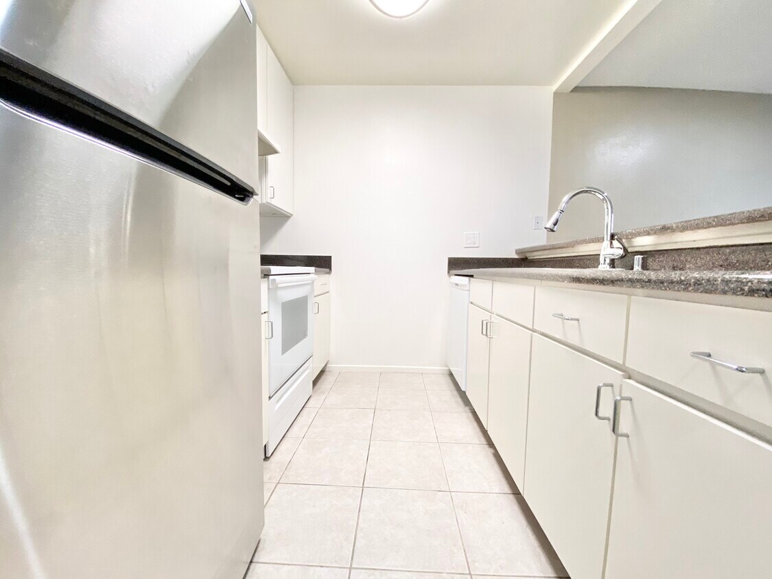 Foto principal - 1853 Whitley Ave Los Angeles California 90028
