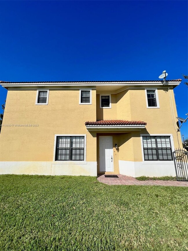 Building Photo - 1682 SW Via Rossa