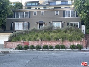 Building Photo - 1257 Sunset Plaza Dr