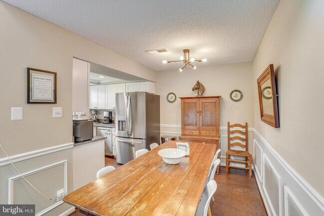 Building Photo - 12104 Greenway Ct