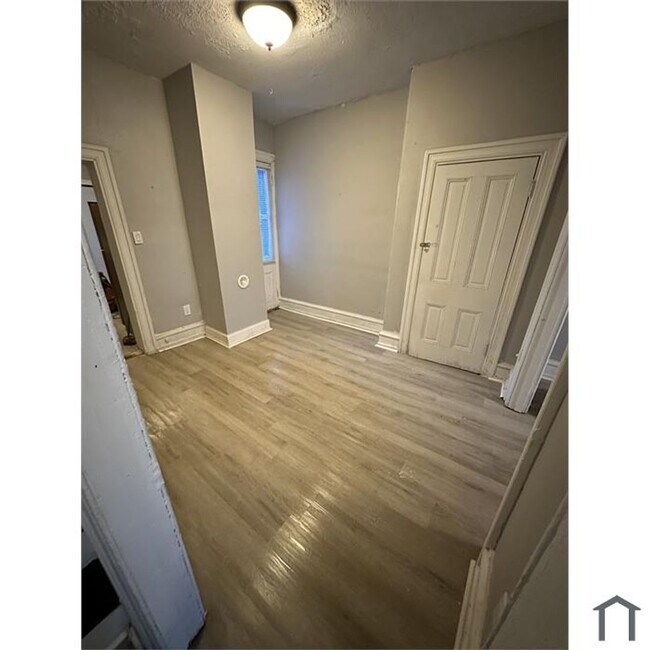 Foto del edificio - Newly Remodeled Home _ North Philadelphia